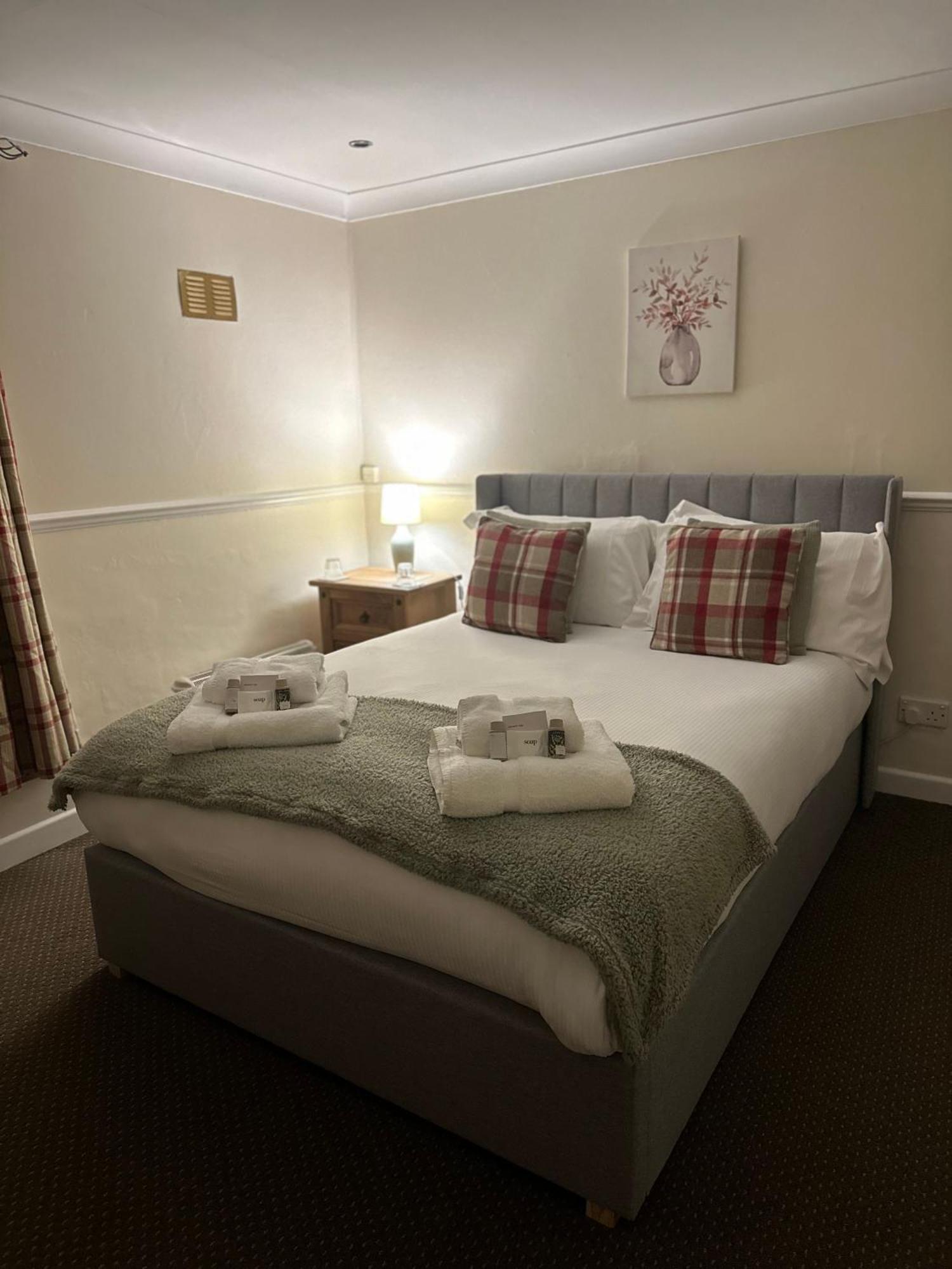 The Kings Arms Inn Montacute Habitación foto